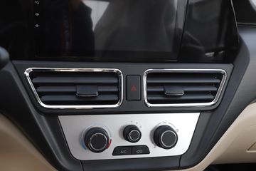 ������Խ��X3 PLUS 2022�� �콢�� 1.6L ���� 122���� 2.55��˫������΢��(����)(SC1034NAS6B1)ͼƬ