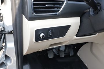 ������Խ��X3 PLUS 2022�� �콢�� 1.6L ���� 122���� 2.55��˫������΢��(����)(SC1034NAS6B1)ͼƬ