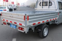 北汽制造 鲸卡T6 豪华版 2.0L 133马力 汽油 2.45米双排栏板微卡(国六)(BAW1030PAB5)