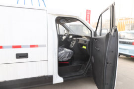 海豚EV&nbsp;电动封闭厢货驾驶室图片