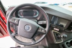 陕汽重卡 德龙M6000 菁英版 300马力 4X2 AMT自动档仓栅式载货车