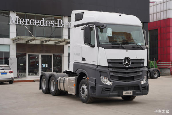 奔驰Actros(国产) 牵引车