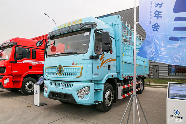 陕汽康明斯 龙骥 轻量化菁英版 220马力 4X2 6.8米仓栅式载货车(SX5179CCYLA501F2)
