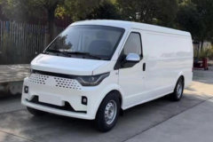 东风超龙 蓝鲸智翔 3.5T 5.1米纯电动厢式运输车42.3kWh