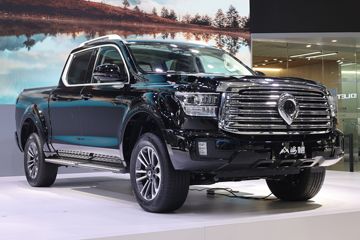 山海炮 2022款 极享版 2.4T柴油 186马力 自动四驱 双排皮卡