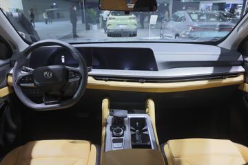 ���� ������ 2023�� �콢�� 2.0L���� 233���� �Զ����� ����˫��Ƥ��ͼƬ
