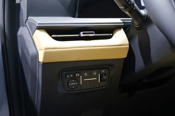���� ������ 2023�� �콢�� 2.0L���� 233���� �Զ����� ����˫��Ƥ��ͼƬ