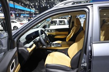���� ������ 2023�� �콢�� 2.0L���� 233���� �Զ����� ����˫��Ƥ��ͼƬ