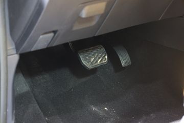 ���� ������ 2023�� �콢�� 2.0L���� 233���� �Զ����� ����˫��Ƥ��ͼƬ