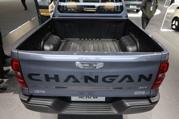 ���� ������ 2023�� �콢�� 2.0L���� 233���� �Զ����� ����˫��Ƥ��ͼƬ