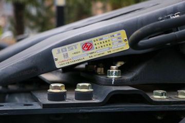 �������� ��ʨC6�ؿ� 560���� 6X4ǣ����(CQ4257HK13334)ͼƬ