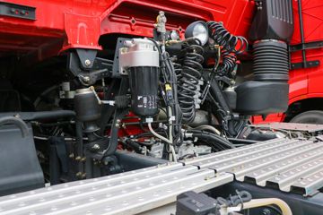 �������� ��ʨC6�ؿ� 560���� 6X4ǣ����(CQ4257HK13334)ͼƬ