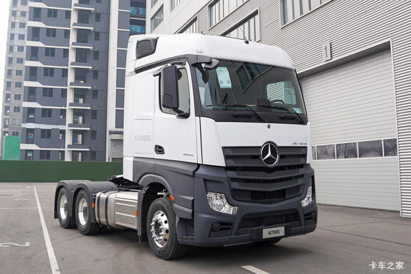奔驰 Actros 重卡 优享版 530马力 6X4 AMT自动档牵引车(国六)(BJ4266Y6DHL-A2)