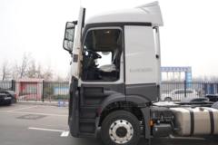 奔驰 Actros 重卡 优享版 530马力 6X4 AMT自动档牵引车(国六)(BJ4266Y6DHL-A2)