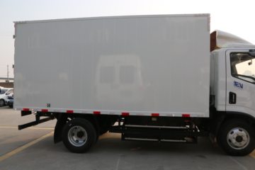 ����Ծ�� ��ԽEC300 4.5T 4.17�׵��Ŵ��綯��ʽ�Ῠ106.95kWhͼƬ