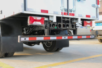 ����Ծ�� ��ԽEC300 4.5T 4.17�׵��Ŵ��綯��ʽ�Ῠ106.95kWhͼƬ