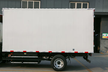 ����Ծ�� ��ԽEC300 4.5T 4.17�׵��Ŵ��綯��ʽ�Ῠ106.95kWhͼƬ