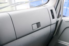 德沃斯V8&nbsp;载货车驾驶室                                               图片