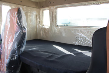 �������� HOWO TX�ؿ� 8X4 6.2�׻���ʽ���綯��ж��(ZZ3317V446GZ1SBEV35)ͼƬ