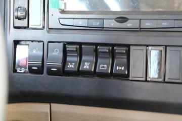 �������� HOWO TX�ؿ� 8X4 6.2�׻���ʽ���綯��ж��(ZZ3317V446GZ1SBEV35)ͼƬ