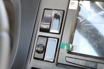 �������� HOWO TX�ؿ� 8X4 6.2�׻���ʽ���綯��ж��(ZZ3317V446GZ1SBEV35)ͼƬ