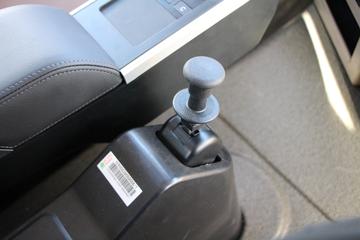 �������� HOWO TX�ؿ� 8X4 6.2�׻���ʽ���綯��ж��(ZZ3317V446GZ1SBEV35)ͼƬ