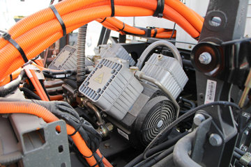 �������� HOWO TX�ؿ� 8X4 6.2�׻���ʽ���綯��ж��(ZZ3317V446GZ1SBEV35)ͼƬ