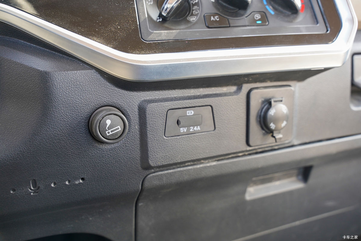 ���� ����˹V8 180���� 5.8���Ű������ػ���(����)(HFC1128P31K2D7S)��ʻ��                                               