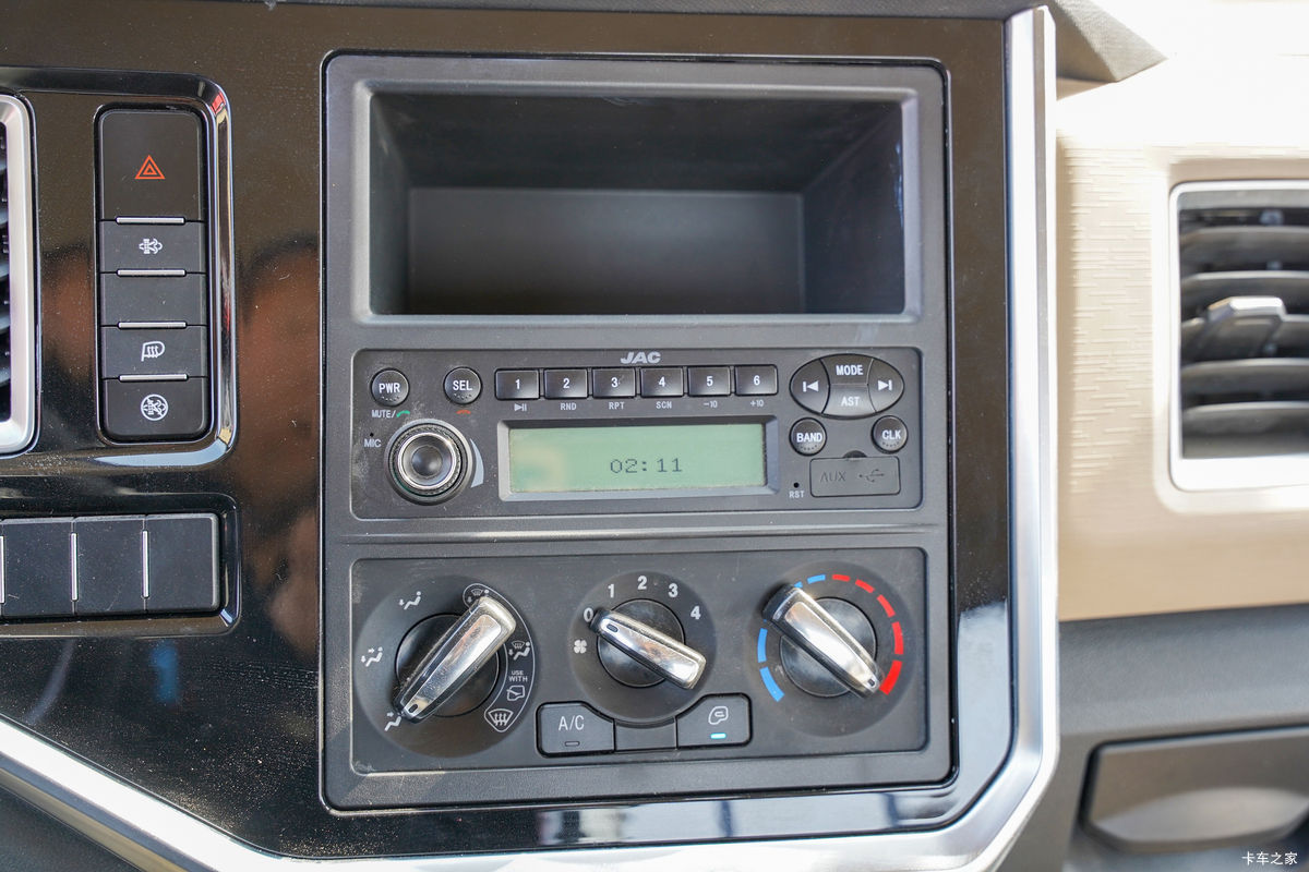 ���� ����˹V8 180���� 5.8���Ű������ػ���(����)(HFC1128P31K2D7S)��ʻ��                                               