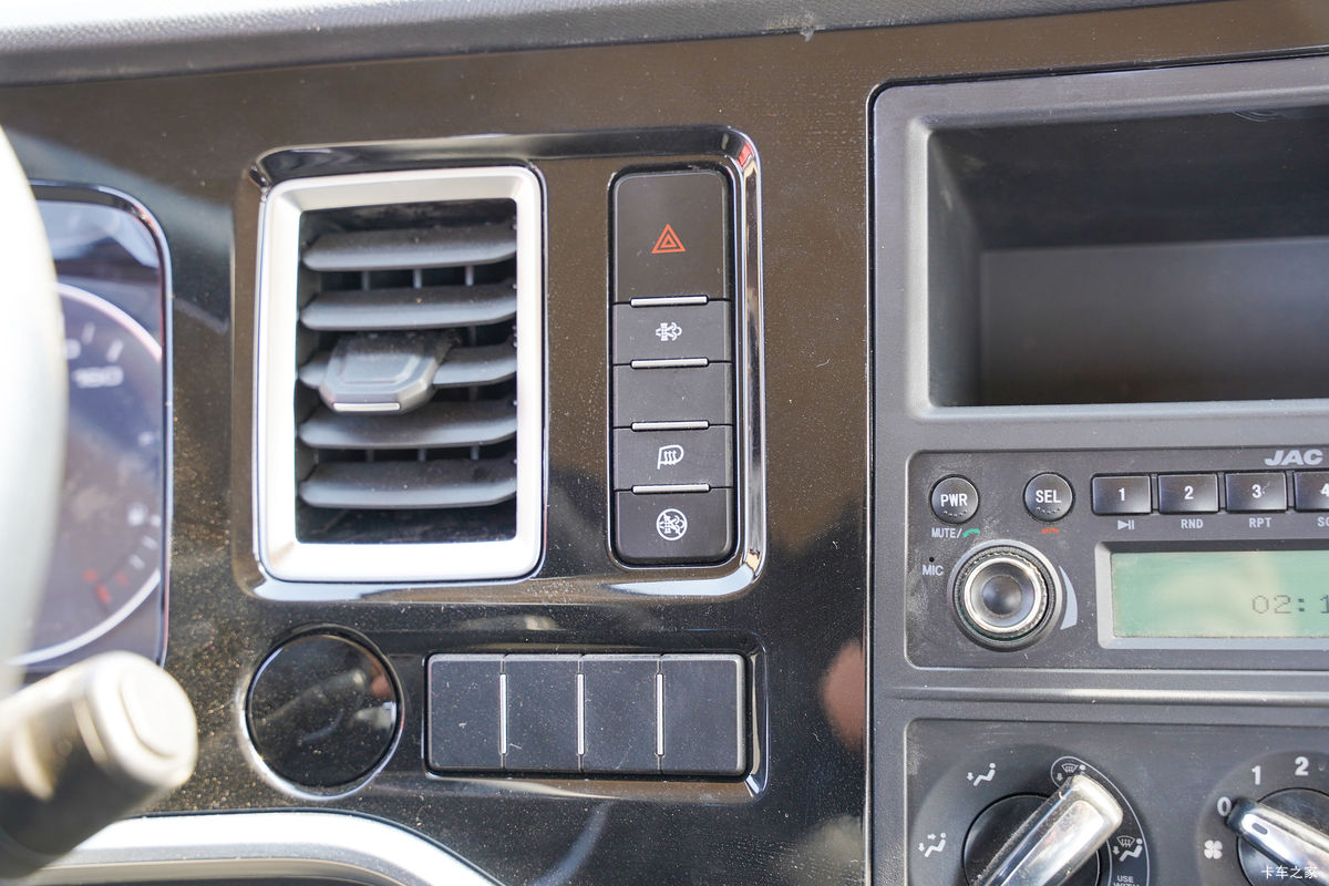 ���� ����˹V8 180���� 5.8���Ű������ػ���(����)(HFC1128P31K2D7S)��ʻ��                                               