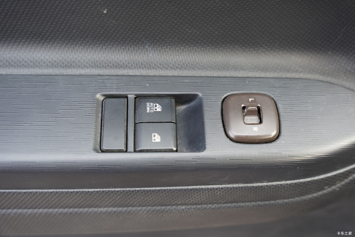 ���� ����˹V8 180���� 5.8���Ű������ػ���(����)(HFC1128P31K2D7S)��ʻ��                                               