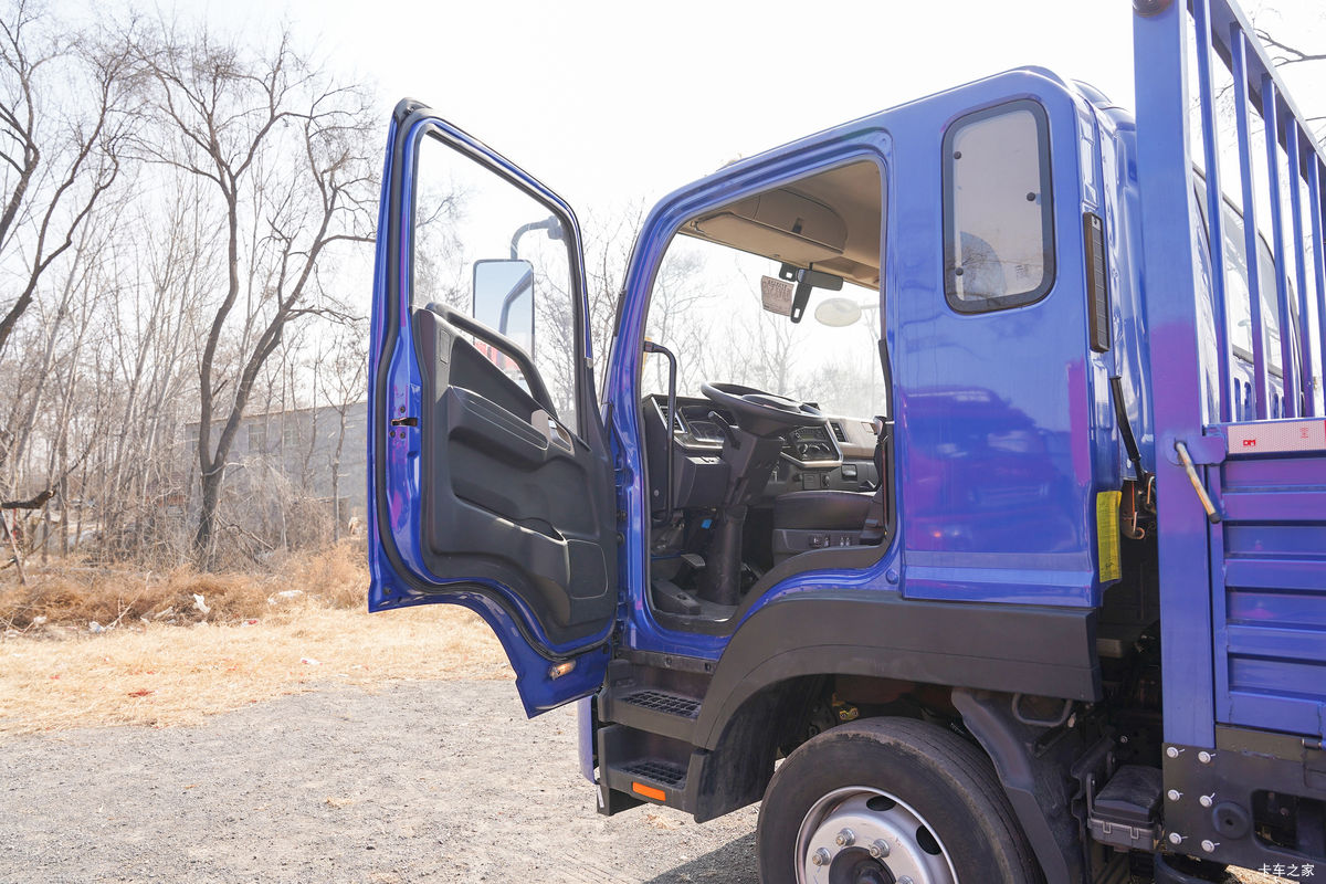 ���� ����˹V8 180���� 5.8���Ű������ػ���(����)(HFC1128P31K2D7S)��ʻ��                                               