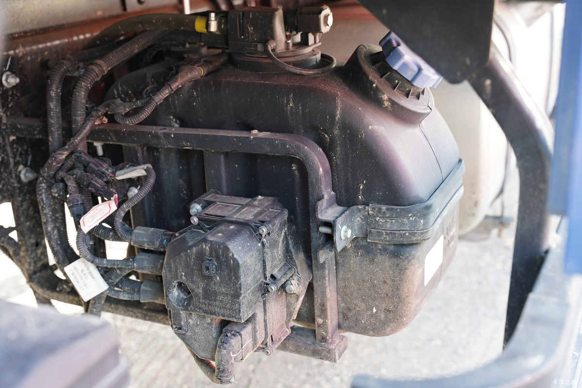 ���� ����˹V8 180���� 5.8���Ű������ػ���(����)(HFC1128P31K2D7S)����                                                