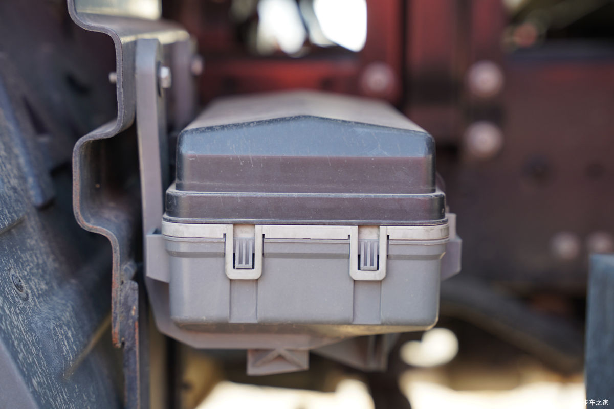 ���� ����˹V8 180���� 5.8���Ű������ػ���(����)(HFC1128P31K2D7S)����                                                