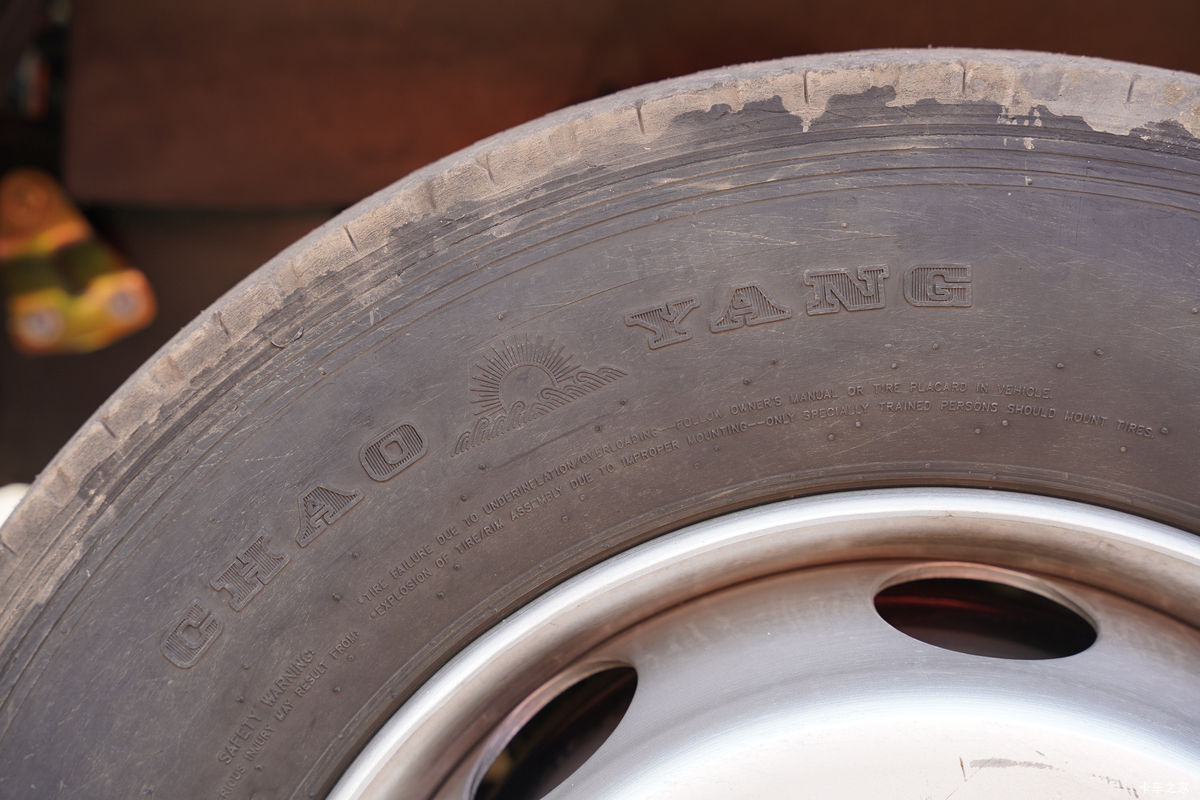 ���� ����˹V8 180���� 5.8���Ű������ػ���(����)(HFC1128P31K2D7S)����                                                