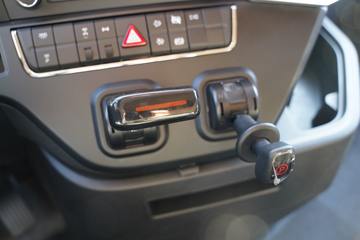 ���� �����V5�ؿ� 560���� 6X4 AMT�Զ�����ͷǣ����(����)ͼƬ