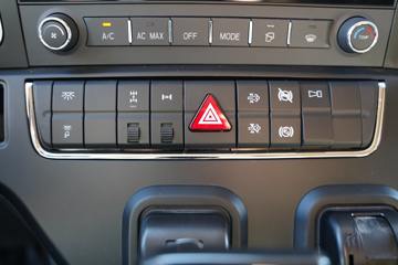 ���� �����V5�ؿ� 560���� 6X4 AMT�Զ�����ͷǣ����(����)ͼƬ