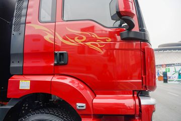 �������ó� ����E3 �Ǽʰ� 6X4 ����ʽ���綯ǣ����281.92kWhͼƬ