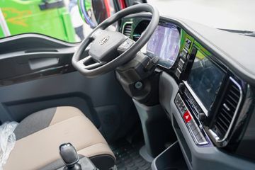 �������ó� ����E3 �Ǽʰ� 6X4 ����ʽ���綯ǣ����281.92kWhͼƬ