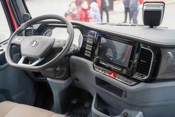 �������ó� ����E3 �Ǽʰ� 6X4 ����ʽ���綯ǣ����281.92kWhͼƬ