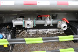 领航H&nbsp;洒水车/喷洒车底盘图片