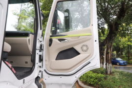 乘龙H5V&nbsp;电动牵引车驾驶室图片