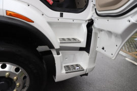 乘龙H5V&nbsp;电动牵引车驾驶室图片