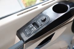 东风柳汽 乘龙H5V 4X2 6.8米混动载货车16.12kWh