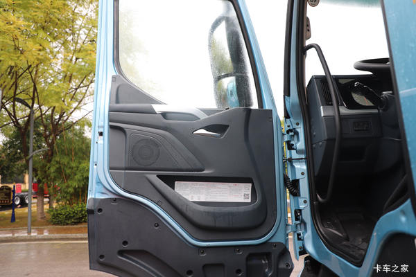 陆航版 600马力 6X4 AMT自动档牵引车直降1万!!!