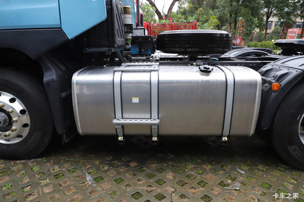 乘龙H7重卡 陆航版 600马力 6X4 AMT(液缓)