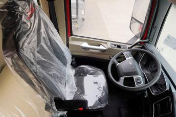 ���� �����A5X���п� ��ֵ�� 290���� 4X2 6.8�ײ�դʽ�ػ���(����)(HFC5181CCYP2K2A50CS)ͼƬ