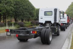 东风柳汽 新乘龙M3 170马力 4X2 洒水车底盘(LZ1166M3ACT)