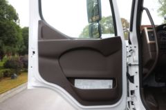 东风柳汽 新乘龙M3 170马力 4X2 洒水车底盘(LZ1166M3ACT)