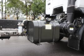 新乘龙M3&nbsp;洒水车/喷洒车底盘图片